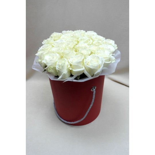 Белые розы 39 шт в подарочной коробке!